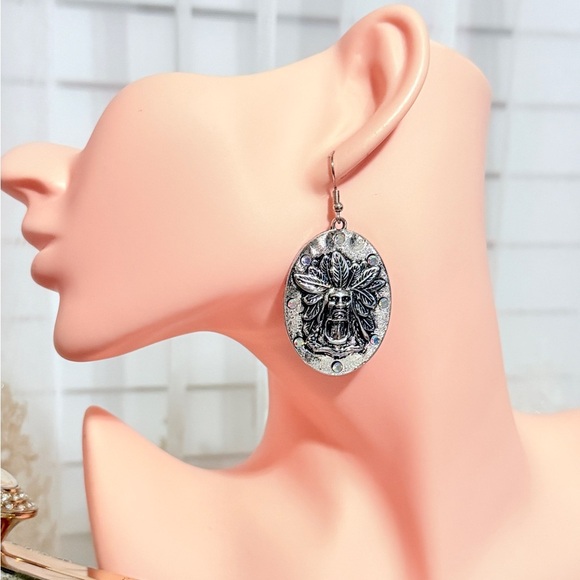 ⚜️ Silver Tribal Design Earrings - Picture 3 of 10